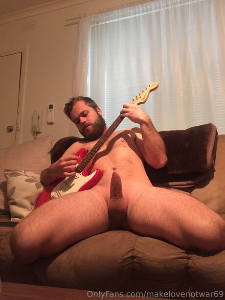 Makelovenotwar69 sexe star des photos