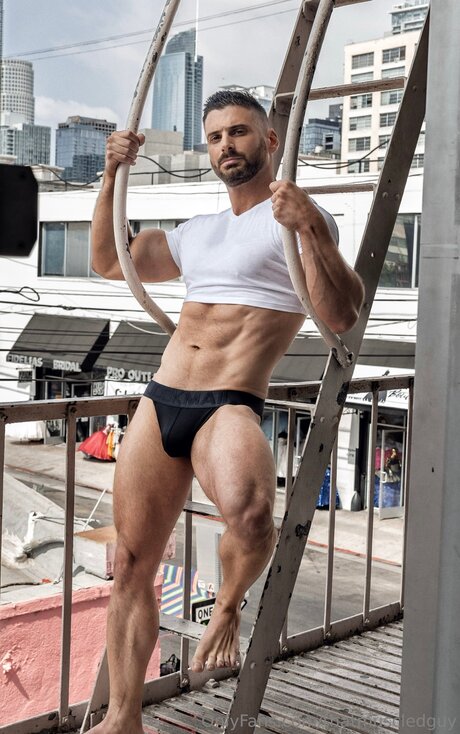 Thatmuscledguy star du porno de haute qualité image