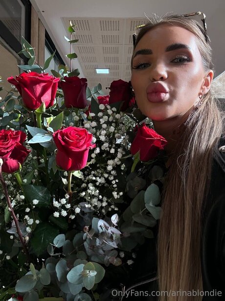 pom-pom girl asiatique onlyfans chaud belle photo