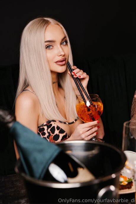 Yourfavbarbie Di étoile sexy des photos