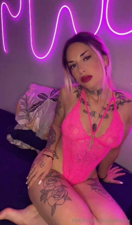 Junemilex sexe star du porno photo