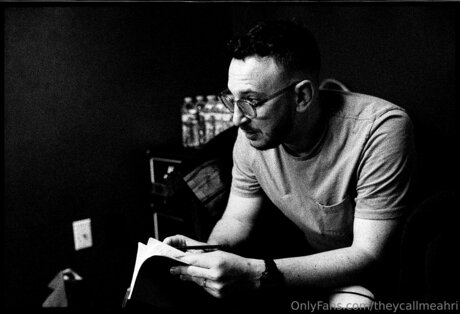 Theycallmeahri étoile adulte galerie