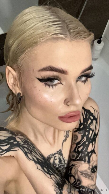 Sofaaaaaaaaaa étoile nue des photos