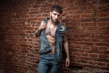 éjacule sur la langue onlyfans plutôt sexy image