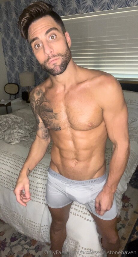 Professor Stonehaven actrice exclusive galerie