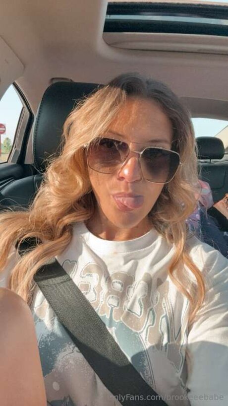 Brookeeebabe jolie étoile des photos