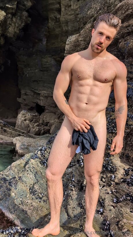 Oeyonlyfans actrice érotique images