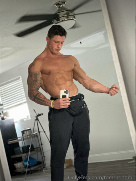 Tomtheb0mb actrice galerie