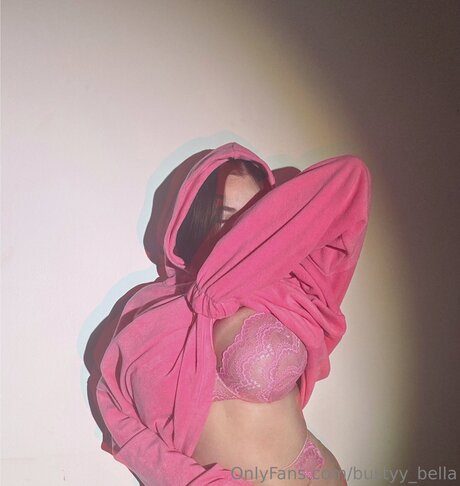 Bustyy Bella modèle de haute qualité image