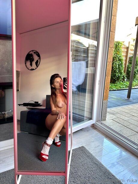 Mini Nika modèle gratuit photos