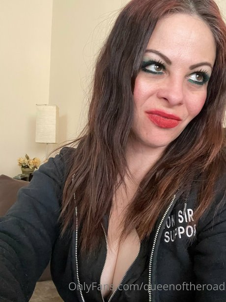 Queen of The Road actrice sexy des photos