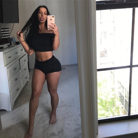 LAUREN TYLER star du porno parfaite photos