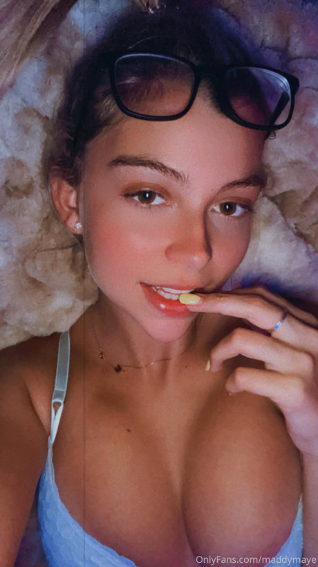 Maddy Maye modèle magnifique archive