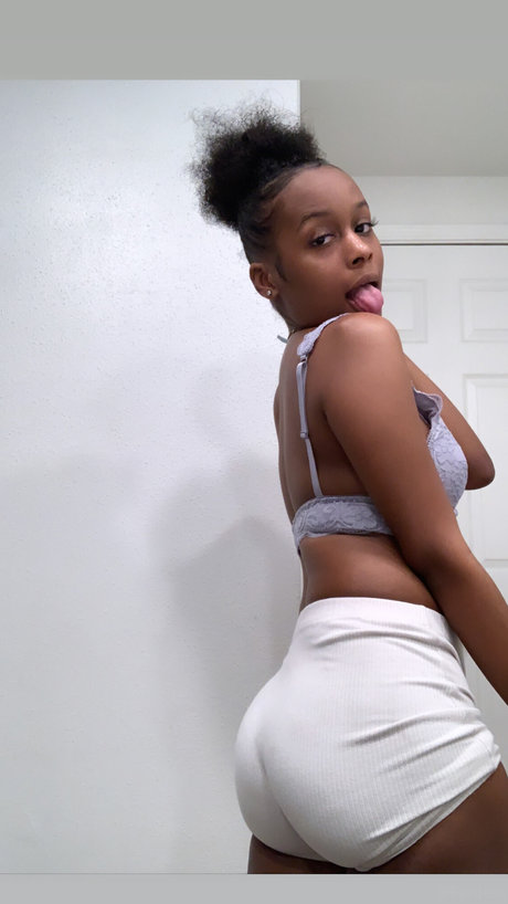 xxitsyummy étoile hd img