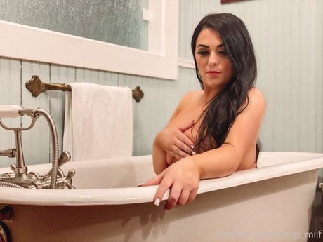 Miss milf art de star du porno photos