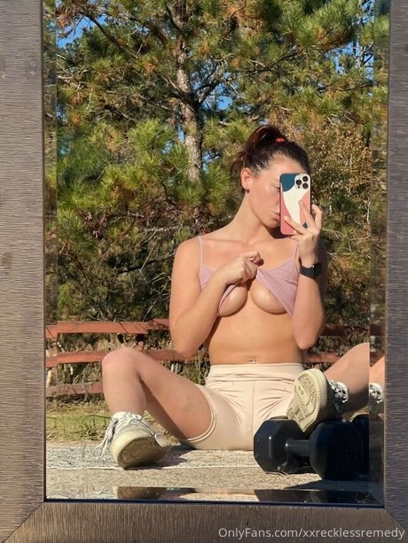 fille courbée dà côté onlyfans hd jolie archive