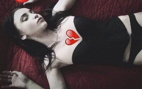 Ganja Babe actrice sexy photo