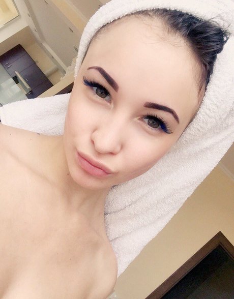 Ganja Babe actrice érotique images