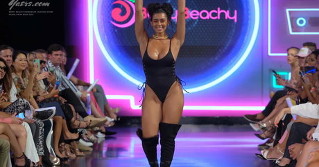 Sirena Marie nus de stars du porno photos