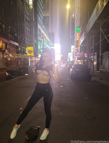 Lexi Belle actrice xxx galeries