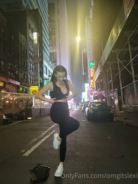 Lexi Belle étoile de l'art galeries