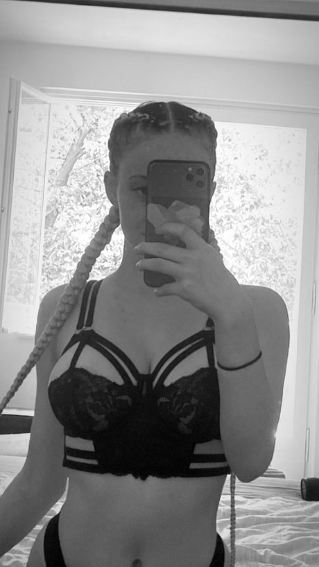 Elenas Caprice_ actrice exclusive photos