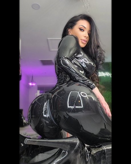 chatte parfaite onlyfans meilleur art galeries