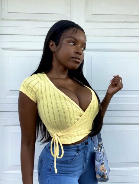 Niyanee haut modèle photos