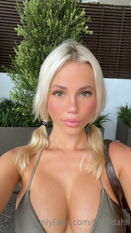 entraînement en salle de sport uniquement pour les fans haut nu des photos