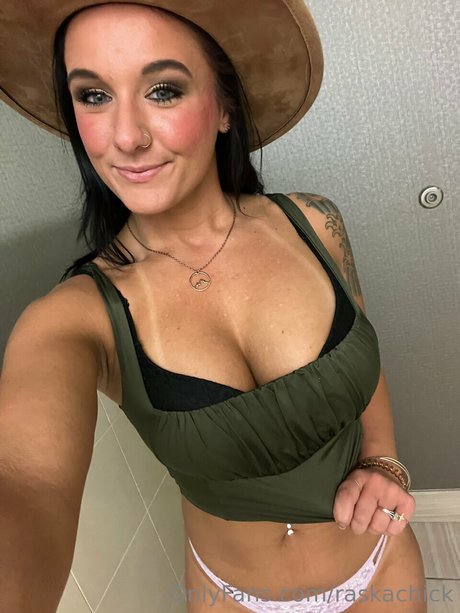 Raska chick modèle pornographique archive