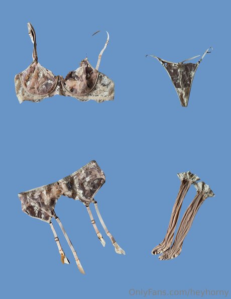 Heyhorny actrice exclusive des photos