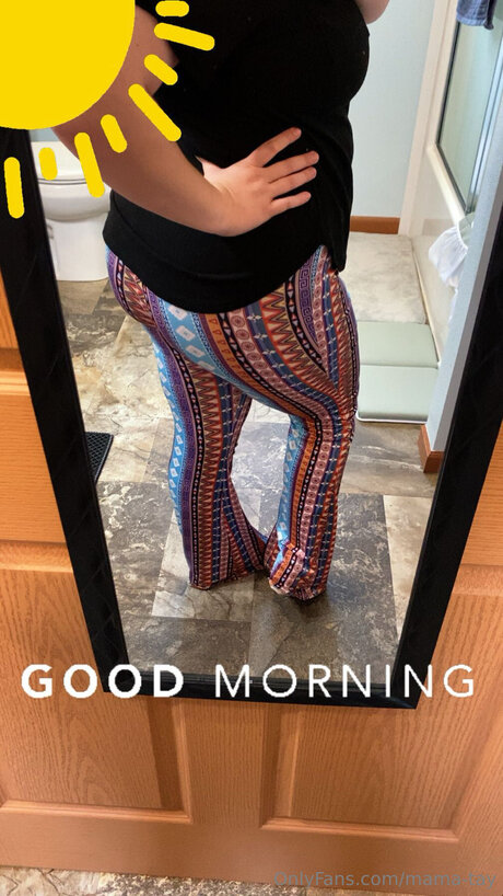 Mama Tay star du porno parfaite collection