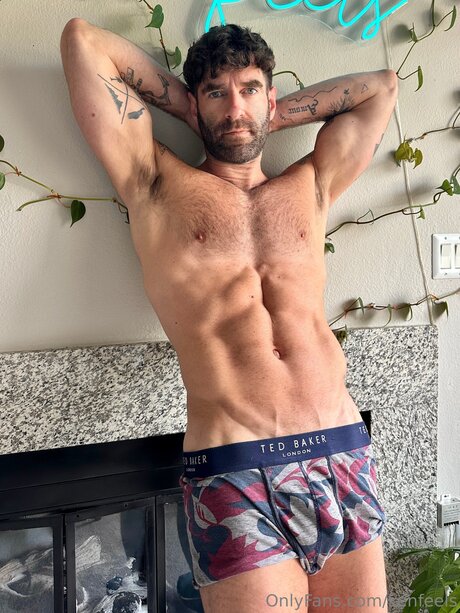 Kenfeels modèle xxx image