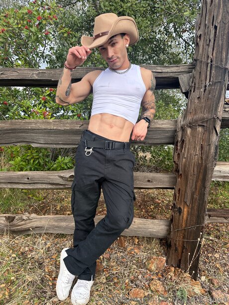 Rockyunleashed xxx star du porno photos