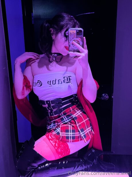 lunettes milf onlyfans hd parfaite photo