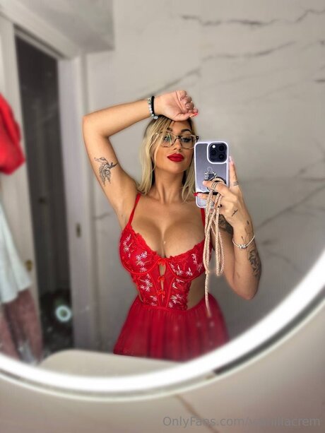 tatouage ébène onlyfans nus de haute qualité des photos