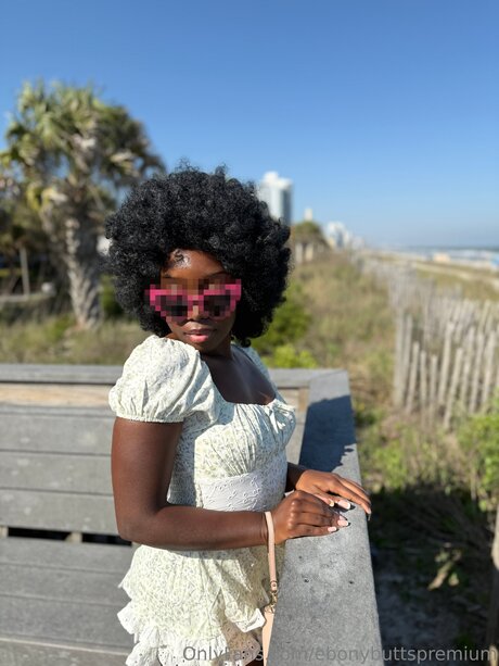 plage milf onlyfans assez érotique img