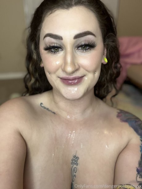 Avalon Mira_ modèle porno image