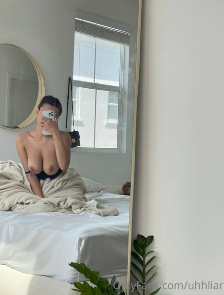 Uhhlia modèle nu collection