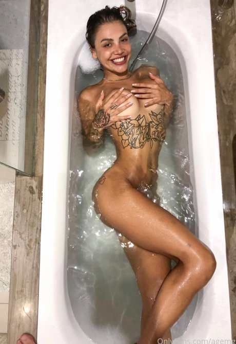 Agemg Ecem art star du porno collection