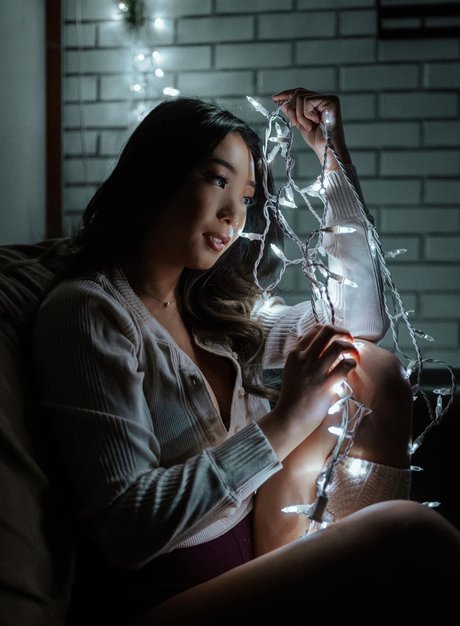 _Lizzie Vang modèle de haute qualité images