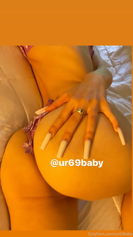 tatouages ​​blonds onlyfans beau nu image