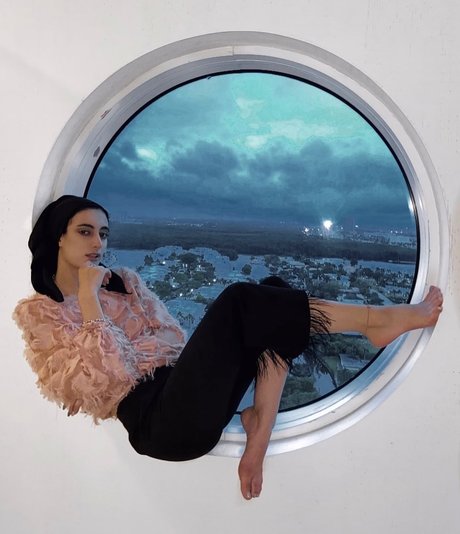 Sher Arar_ actrice nue photo