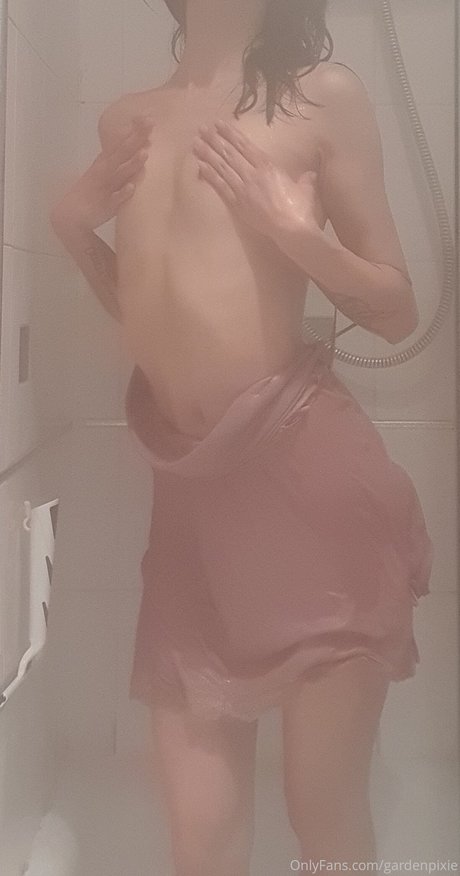 Tiny Fae star du porno sympa archive