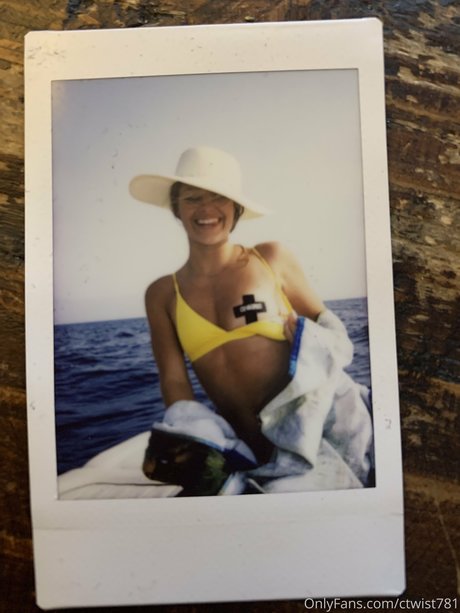 _Courtney Savage actrice artistique photo