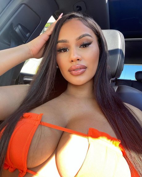 Elisa Saraii modèle nu archive