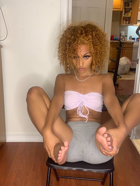 findom uniquementfans nu exclusif des photos