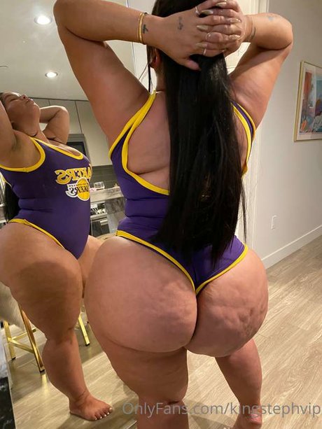 King Steph modèle parfait des photos