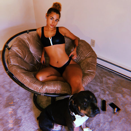 Janae Girard_ actrice exclusive des photos