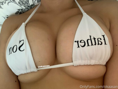 Okaasan modèle magnifique photo